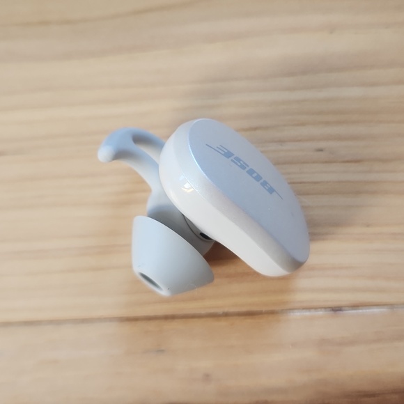 Bose QuietComfort LEFT earbud and case in white, no right bud - Picture 2 of 6